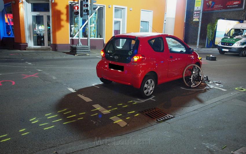 VU Rad gegen PKW Koeln Rath Roesratherstr Eilerstr P07.JPG